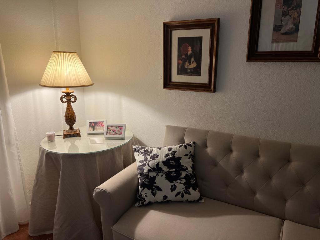 Apartamento Turistico R. Gonzalez Abreu Seville Exterior photo
