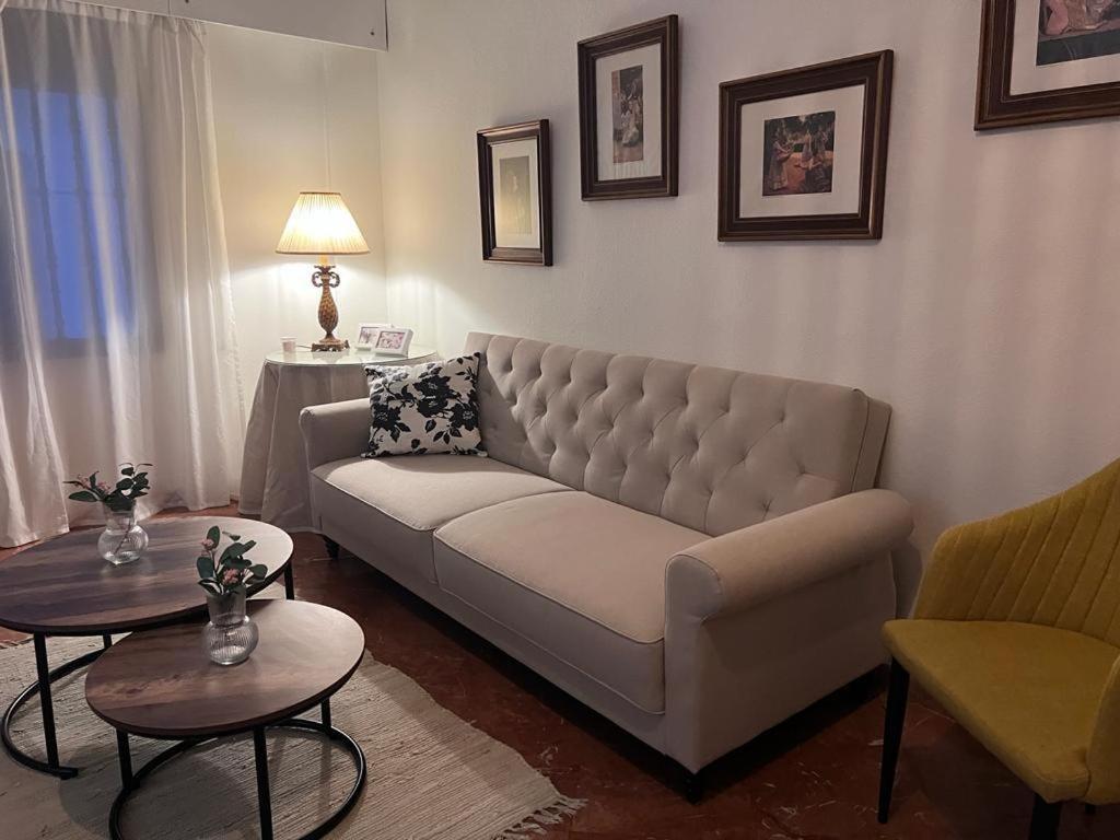 Apartamento Turistico R. Gonzalez Abreu Seville Exterior photo